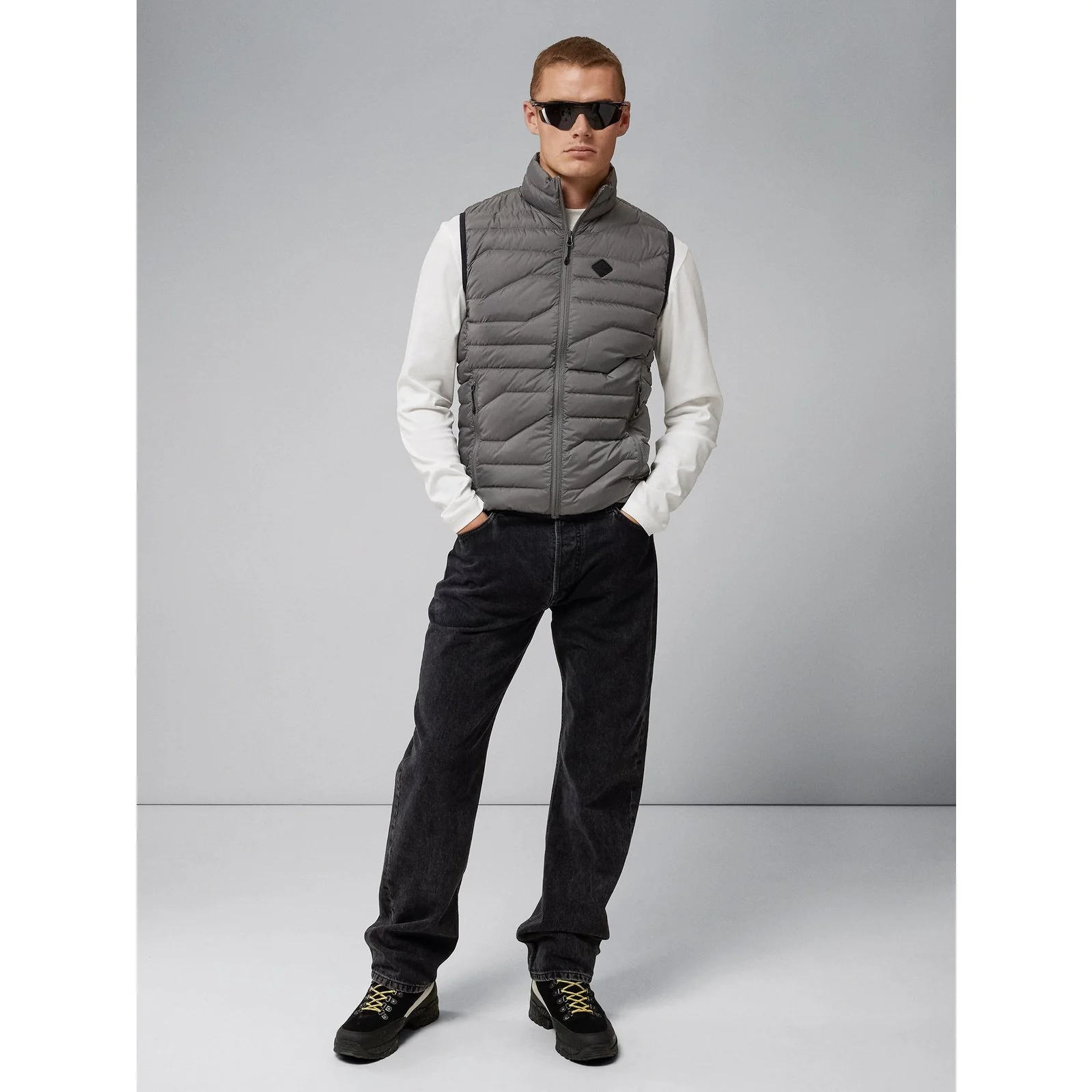 J.Lindeberg Cliff Light Down Golf Vest AMOW06707 - Image 3
